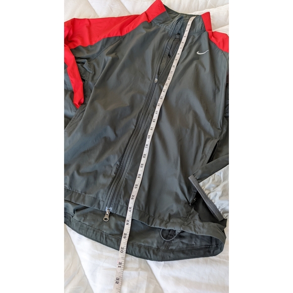 Nike Lightweight Jacket Windbreaker - Picture 5 of 8